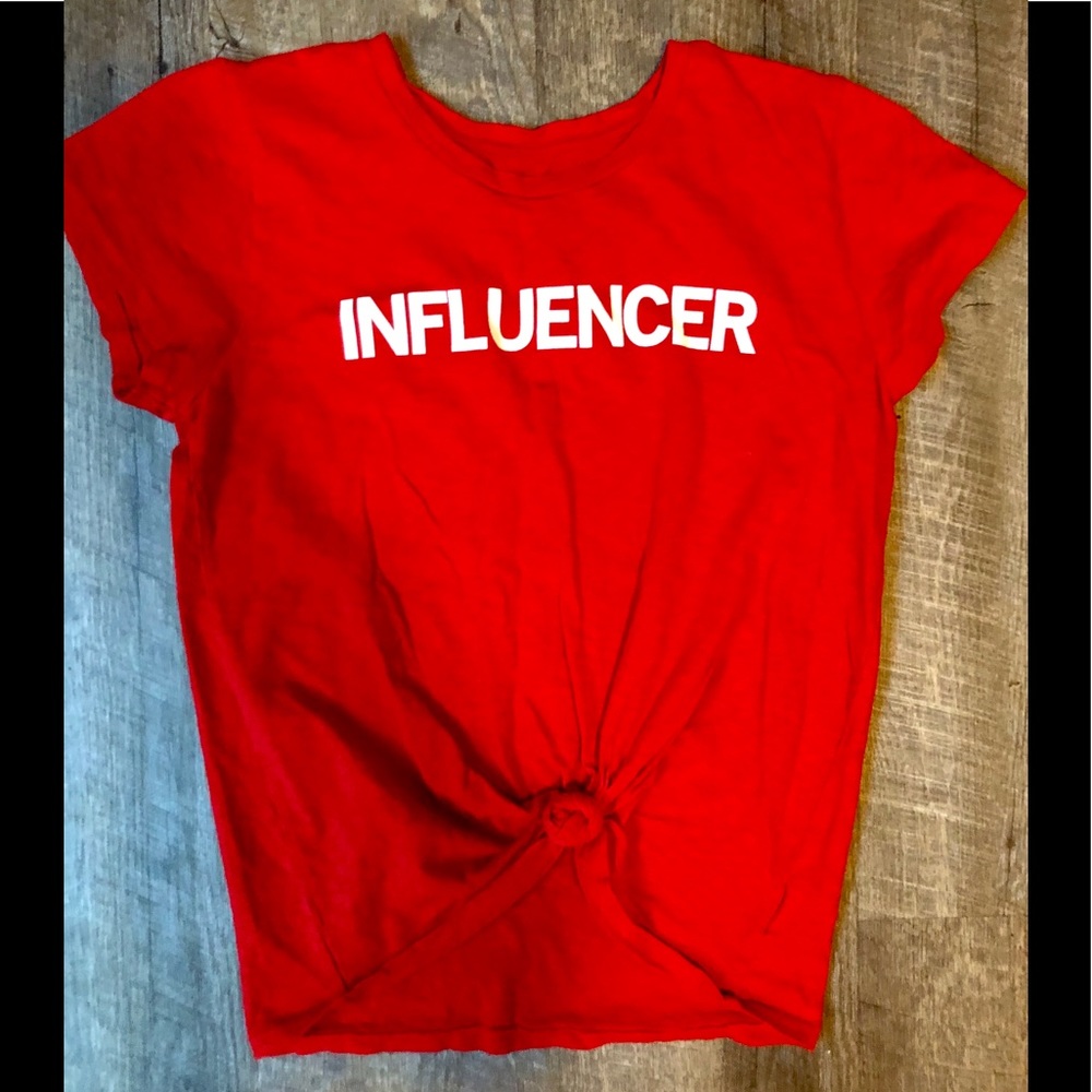 Influencer graphic tee